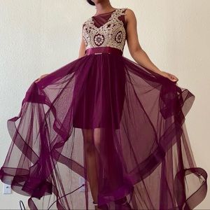 ✨LONG MAROON PROM DRESS W/DETAILED GOLD BEADING✨